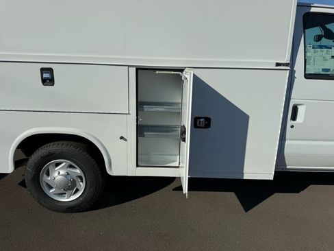 New 2027 Ford E-350 and Econoline 350 Super Duty w/ Power Equipment Group RWD image 9