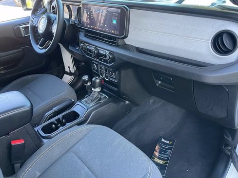 Used 2024 Jeep Wrangler Unlimited AWD/4WD image 23