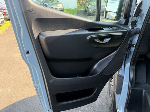 Used 2024 Mercedes-Benz Sprinter 2500 image 12