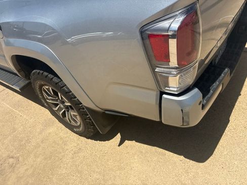 Used 2023 Toyota Tacoma TRD Sport w/ Technology Package AWD/4WD image 8