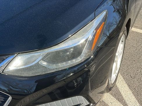 Used 2017 Chevrolet Cruze LT image 8