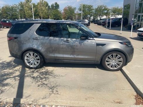 Used 2017 Land Rover Discovery First Edition AWD/4WD image 2