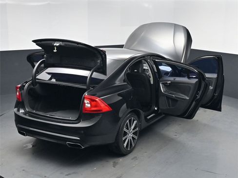 Used 2018 Volvo S60 T5 Inscription image 26