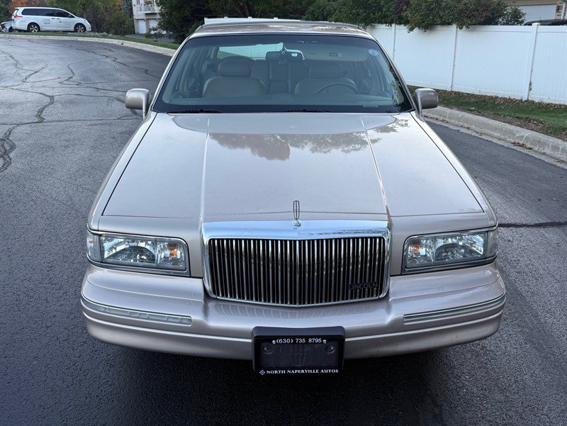 Used 1997 Lincoln Town Car Signature RWD image 11