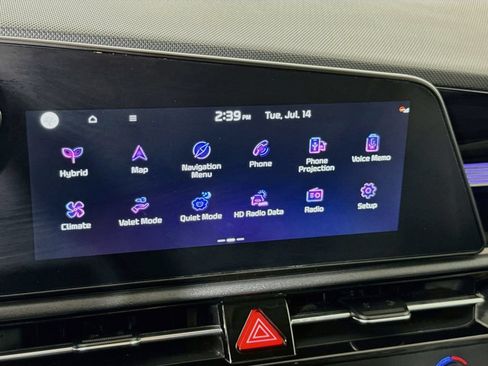 Used 2023 Kia Niro EX FWD image 7