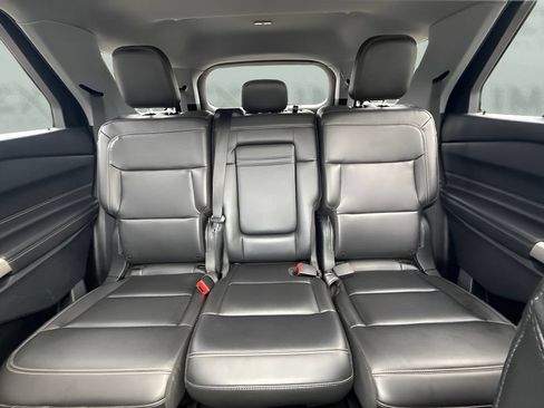 Used 2024 Ford Explorer XLT w/ Equipment Group 202A AWD/4WD image 8