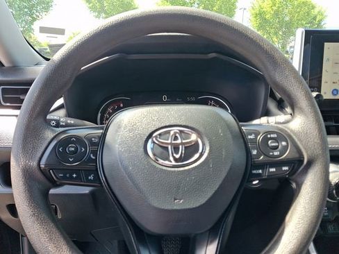 Used 2025 Toyota RAV4 XLE FWD image 18
