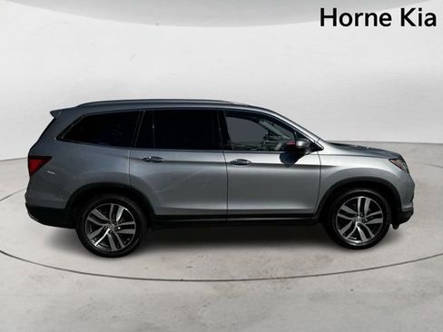 Used 2017 Honda Pilot Touring image 3