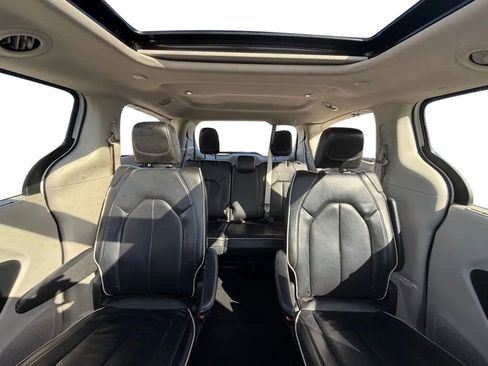 Used 2022 Chrysler Pacifica Limited image 29