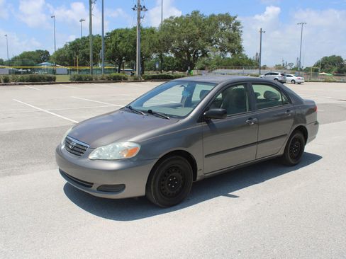 Used 2005 Toyota Corolla CE FWD image 4