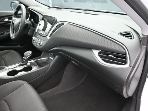 Used 2023 Chevrolet Malibu LT image 36