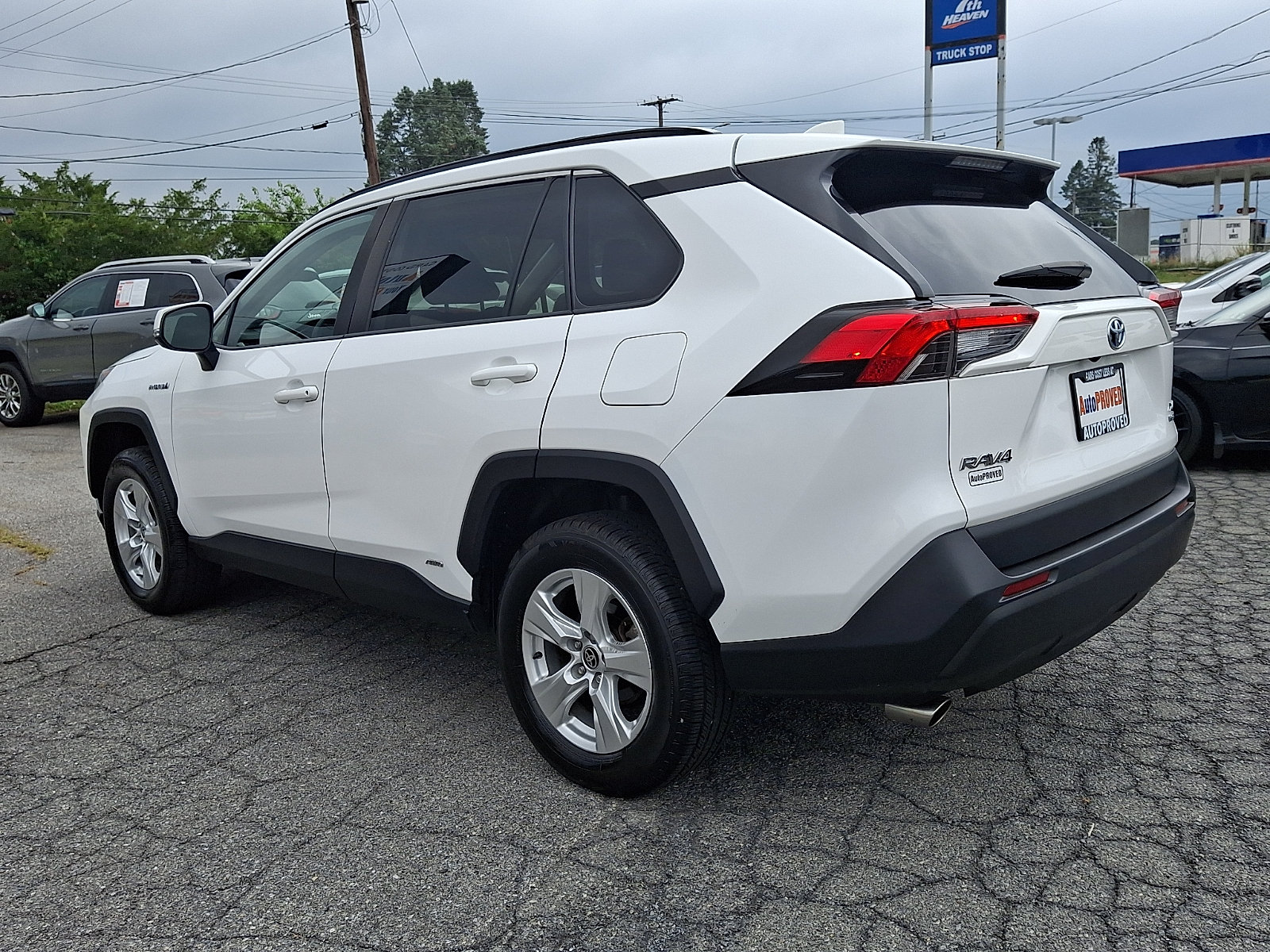 Used 2021 Toyota RAV4 XLE AWD/4WD image 4