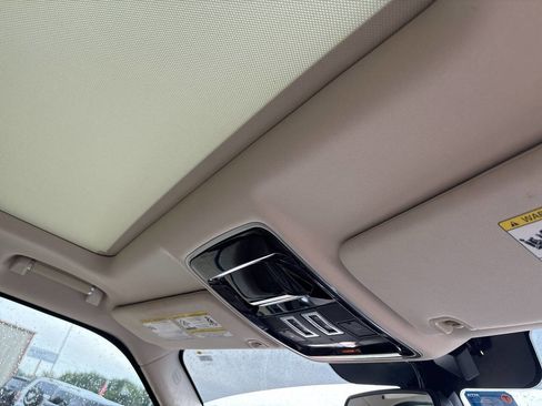Used 2016 Land Rover Range Rover HSE image 12