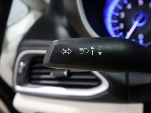 Used 2017 Chrysler Pacifica Touring-L image 35