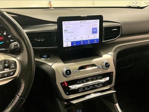 Used 2022 Ford Explorer XLT w/ XLT Sport Appearance Package image 9