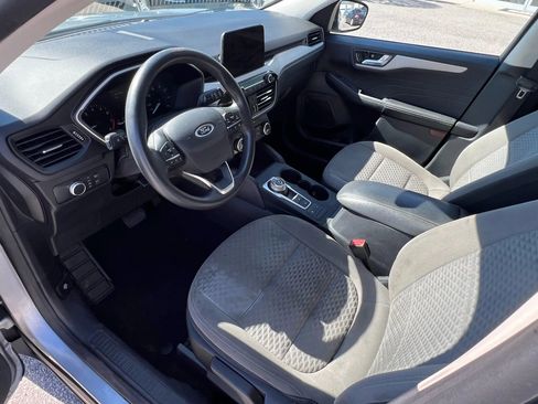 Used 2021 Ford Escape SE w/ SE Sport Appearance Package image 18