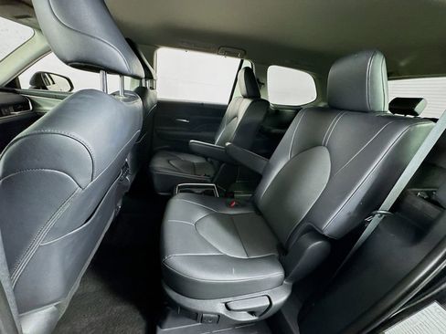 Certified 2025 Toyota Grand Highlander AWD image 18