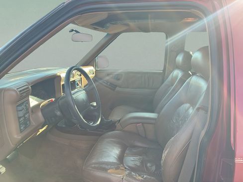 Used 1996 Oldsmobile Bravada AWD image 14
