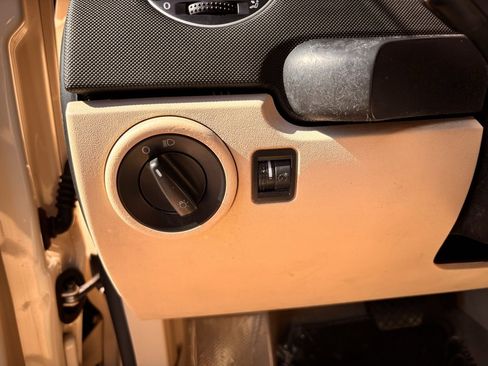 Used 2008 Volkswagen Beetle SE image 14