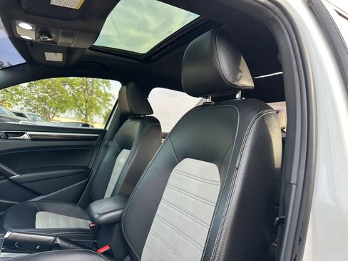 Used 2018 Volkswagen Passat GT image 13