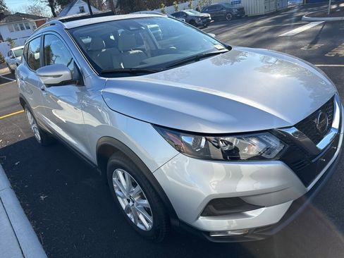 Used 2022 Nissan Rogue Sport SV w/ Technology Package image 1