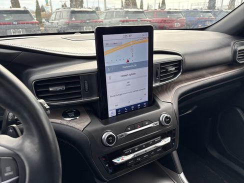 Used 2020 Ford Explorer Platinum w/ Premium Technology Package image 3