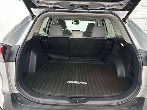 Used 2021 Toyota RAV4 XLE Premium image 27