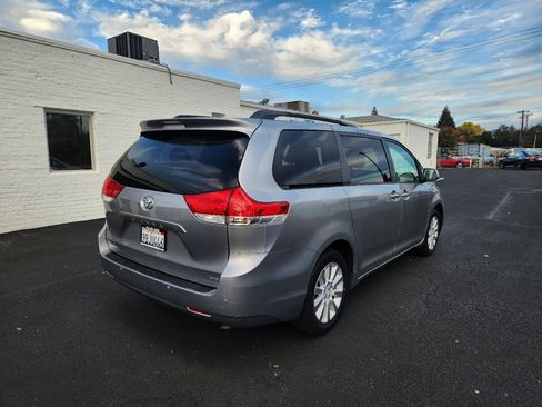 Used 2013 Toyota Sienna Limited image 5
