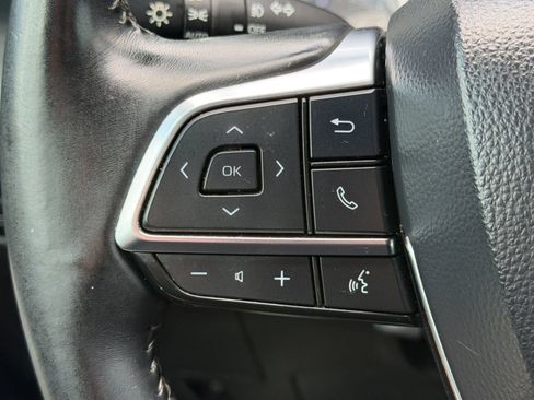 Used 2021 Toyota Highlander XSE FWD image 17