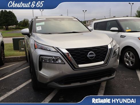 Used 2023 Nissan Rogue SV FWD image 4