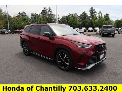 Used 2022 Toyota Highlander XSE FWD image 1