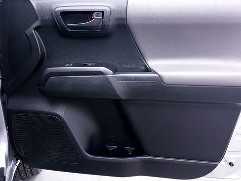 Used 2023 Toyota Tacoma SR AWD/4WD image 31