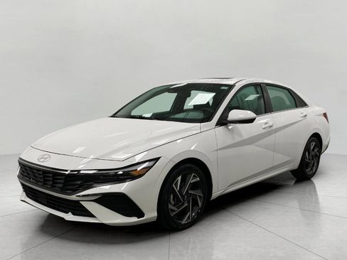 Certified 2025 Hyundai Elantra SEL FWD image 8