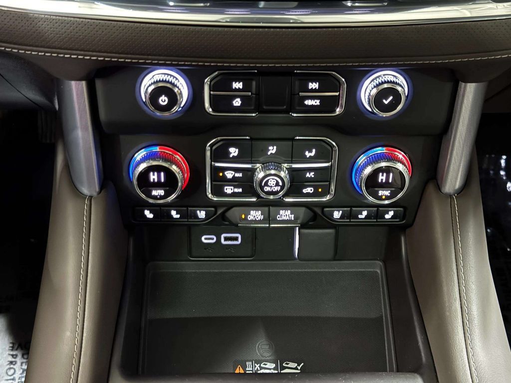 Used 2021 GMC Yukon SLT w/ SLT Luxury Package AWD/4WD image 17