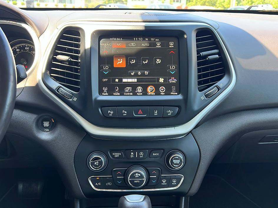 Used 2018 Jeep Cherokee Overland w/ Technology Group FWD image 15