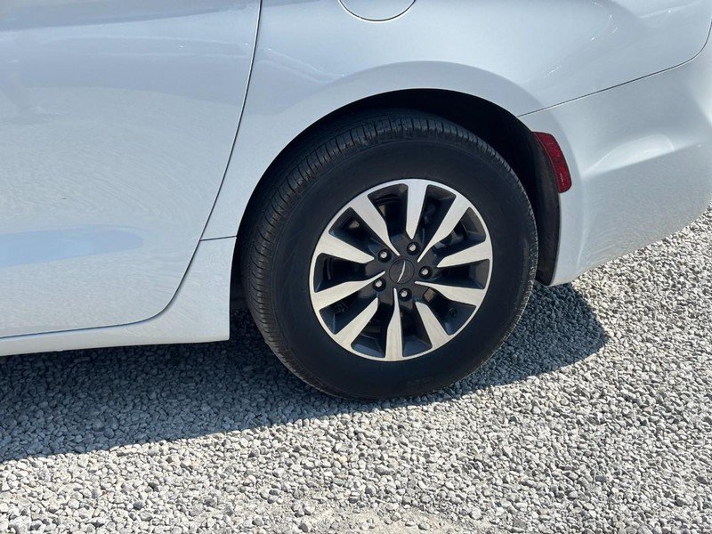 Used 2022 Chrysler Pacifica Touring-L FWD image 12