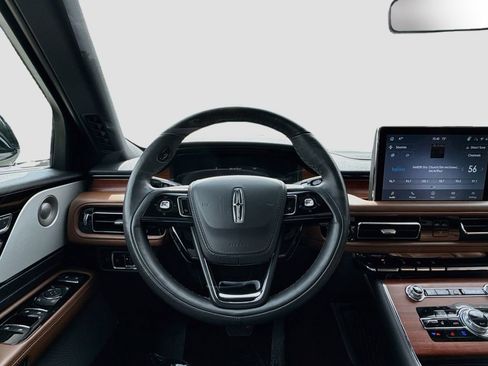 Used 2024 Lincoln Aviator Reserve w/ Equipment Group 201A AWD/4WD image 11