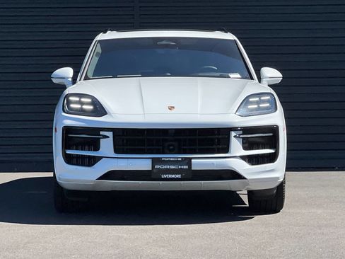 Used 2026 Porsche Cayenne GTS AWD/4WD image 12