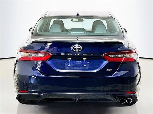 Used 2022 Toyota Camry SE image 6