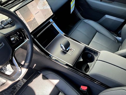 New 2026 Land Rover Range Rover Velar Dynamic SE image 8