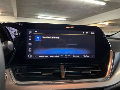 Used 2025 Chevrolet Trax LT image 21