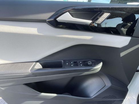 New 2026 Volkswagen Taos S FWD image 14