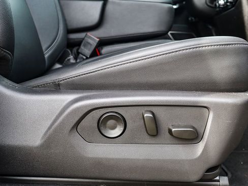 Certified 2025 GMC Sierra 1500 SLT image 14