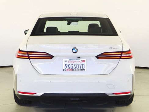 Used 2024 BMW 530i w/ Convenience Package RWD image 8