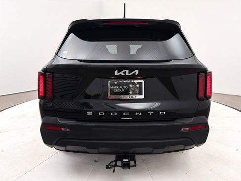 Used 2022 Kia Sorento LX image 14