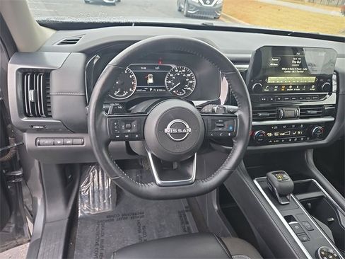 Certified 2025 Nissan Pathfinder SL image 33