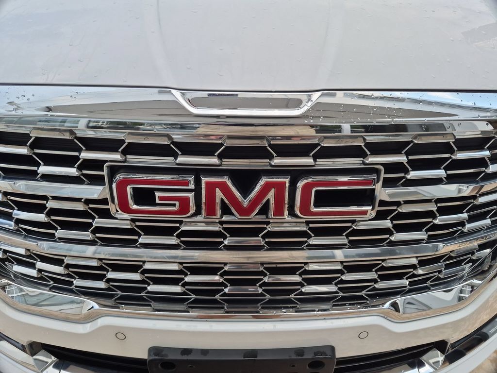 Used 2023 GMC Terrain Denali w/ LPO, Floor Liner Package AWD/4WD image 10