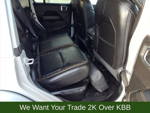 Used 2023 Jeep Wrangler Unlimited Sahara image 16