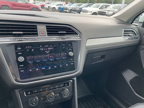 Used 2021 Volkswagen Tiguan SE w/ 3rd Row Seat Package AWD/4WD image 19