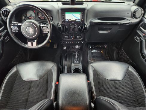 Used 2017 Jeep Wrangler Unlimited Sahara AWD/4WD image 2